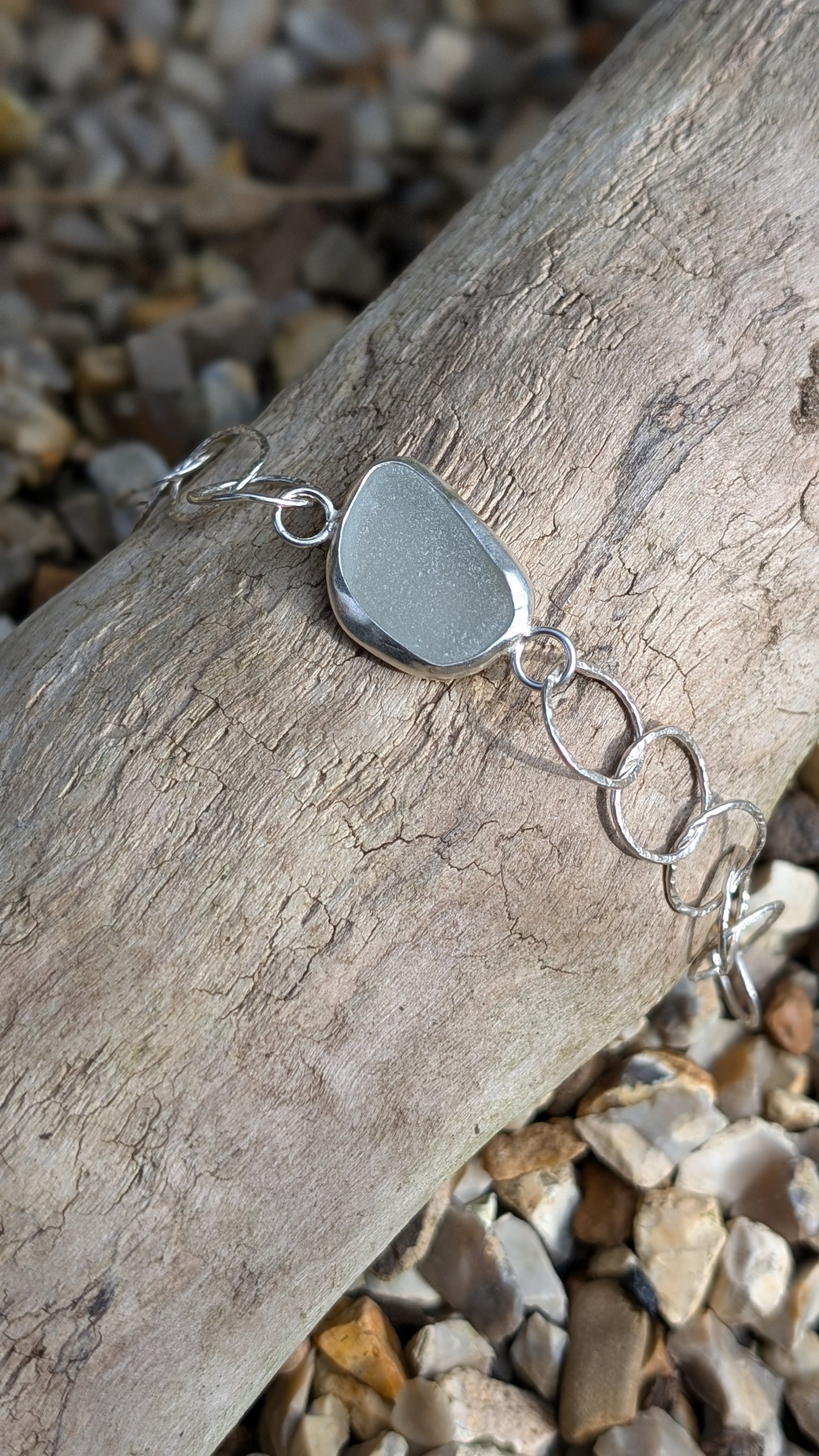 Hammered link sea glass bracelet (white)