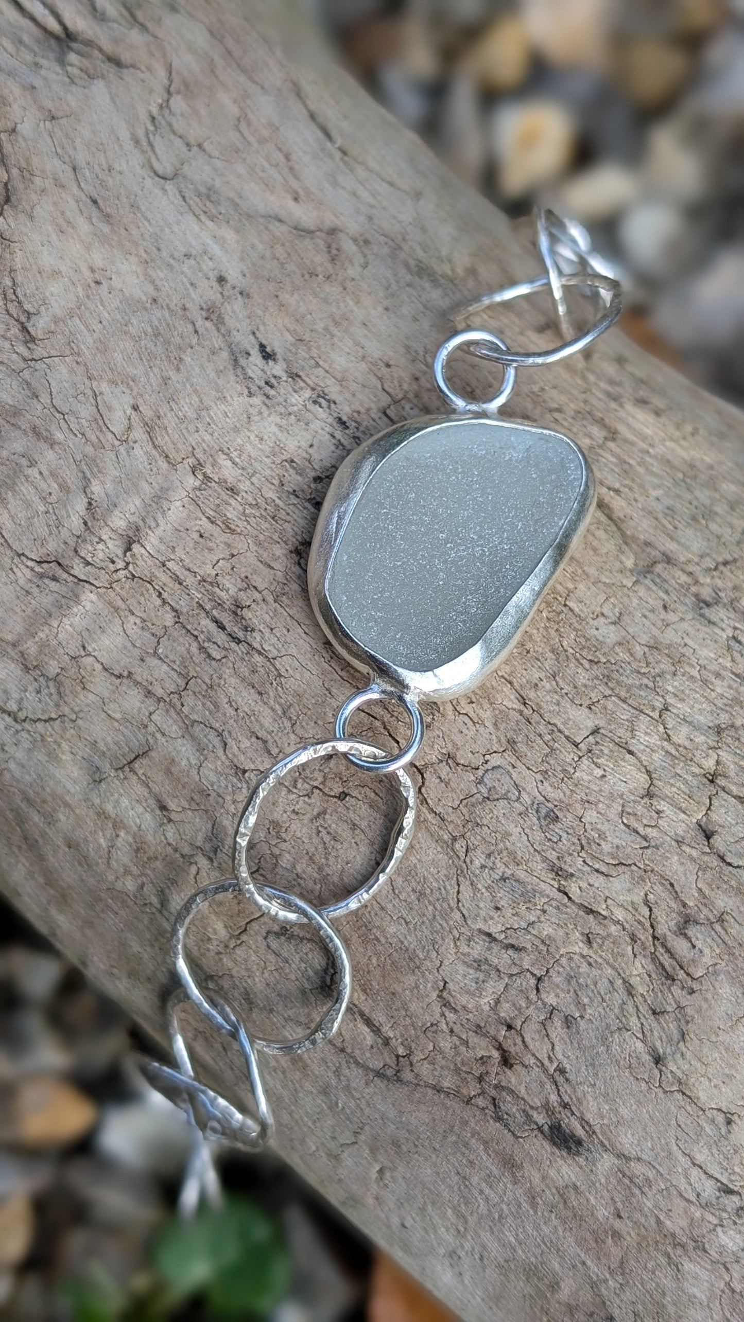 Hammered link sea glass bracelet (white)