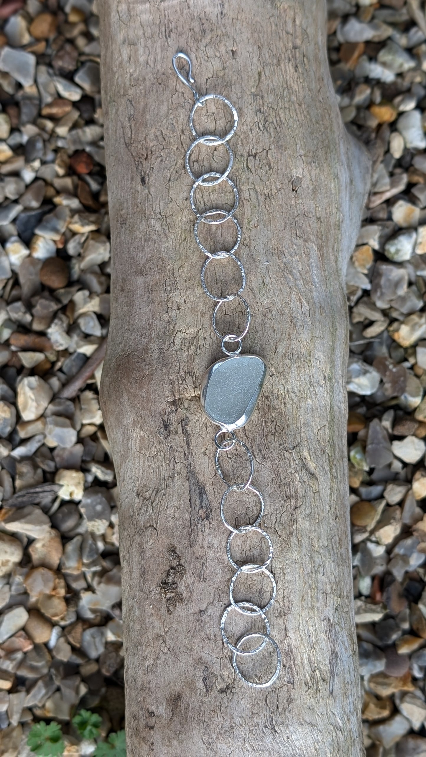 Hammered link sea glass bracelet (white)