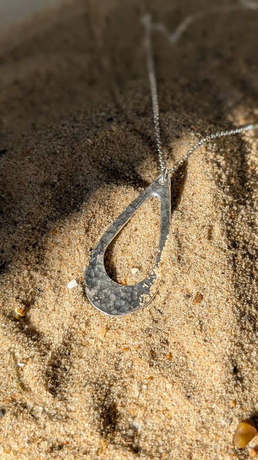 Drop shaped hammered pendant with chain